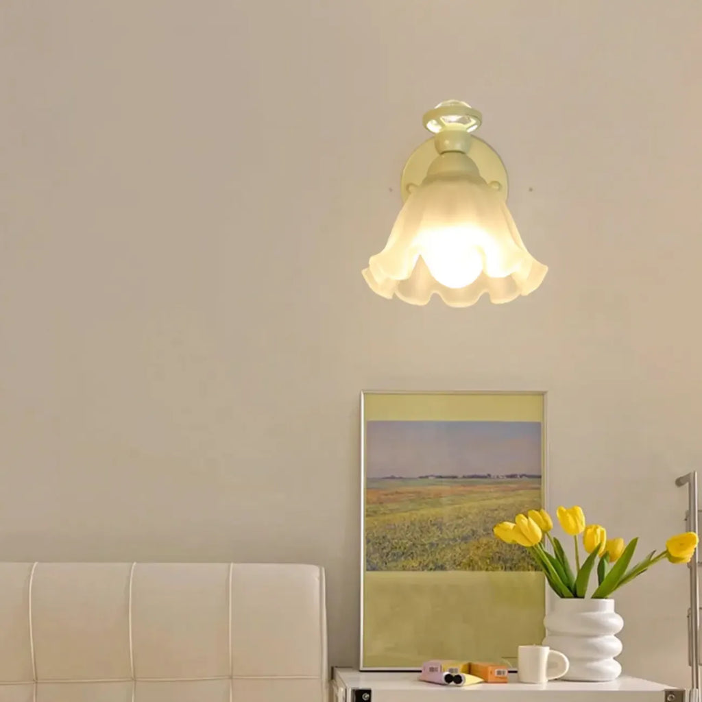 Modern 5 to 9 Inch Floral Shape Wall Sconce for Bedroom