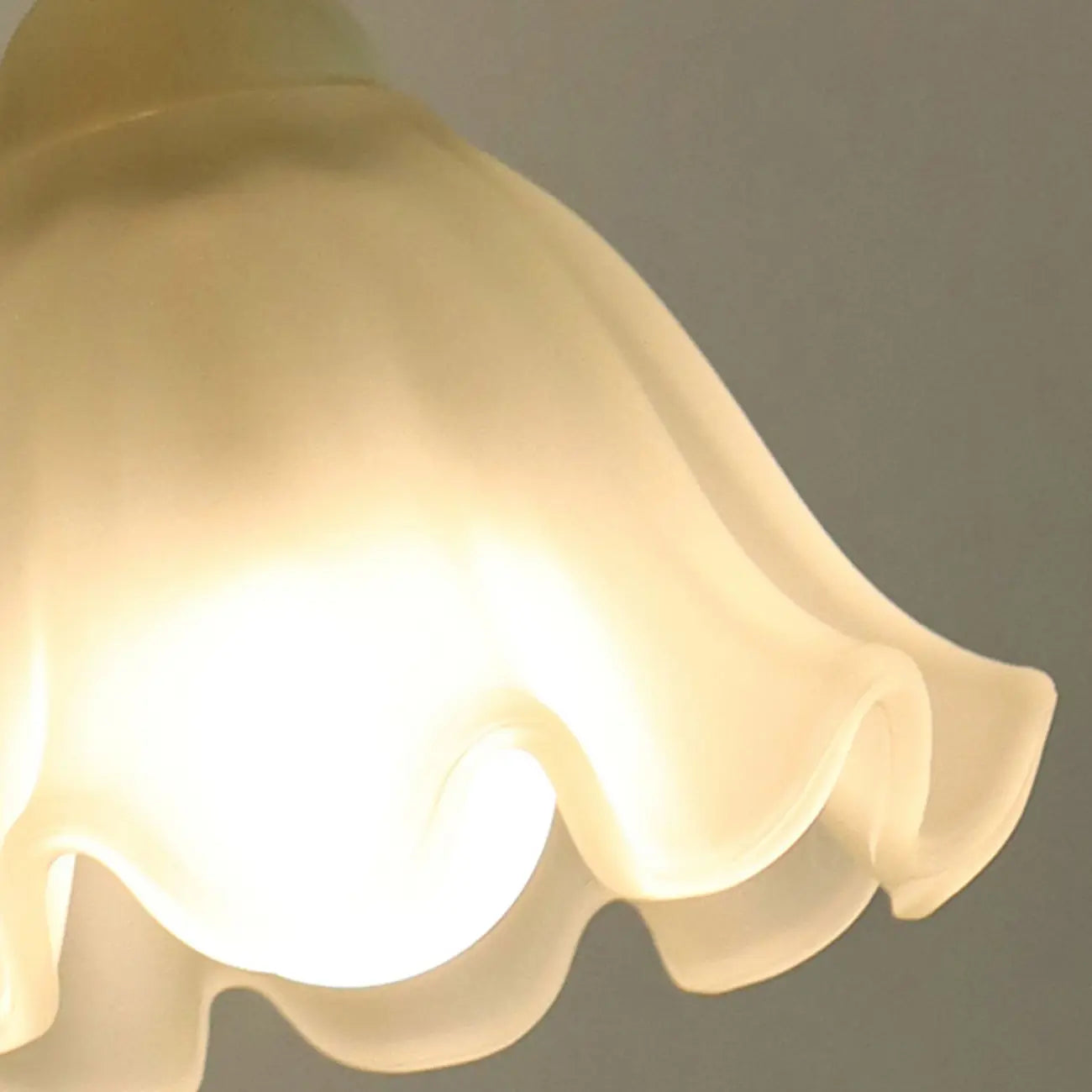 Modern 5 to 9 Inch Floral Shape Wall Sconce for Bedroom