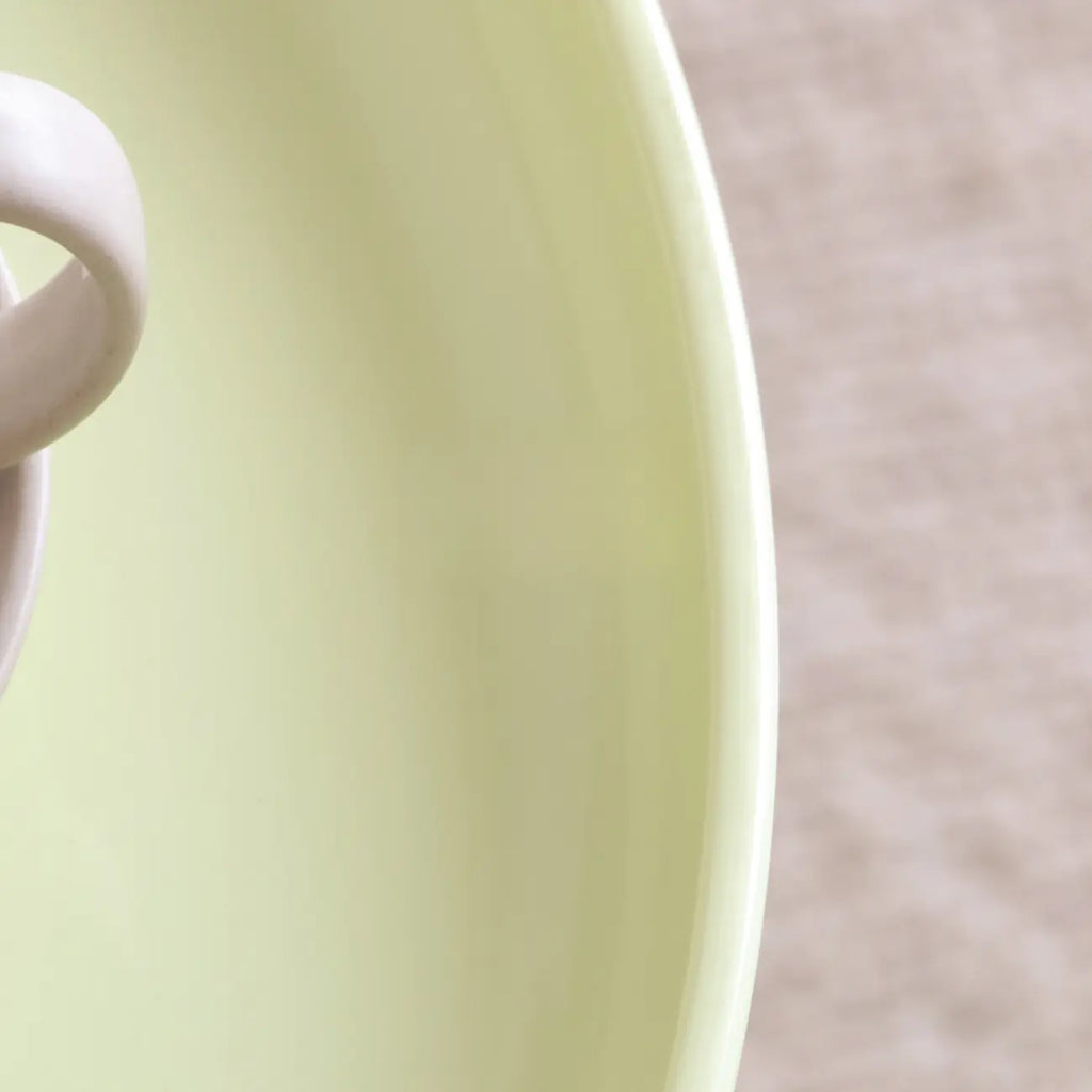 Scandinavian Plastic Round End Table with Tray Top for Bedroom