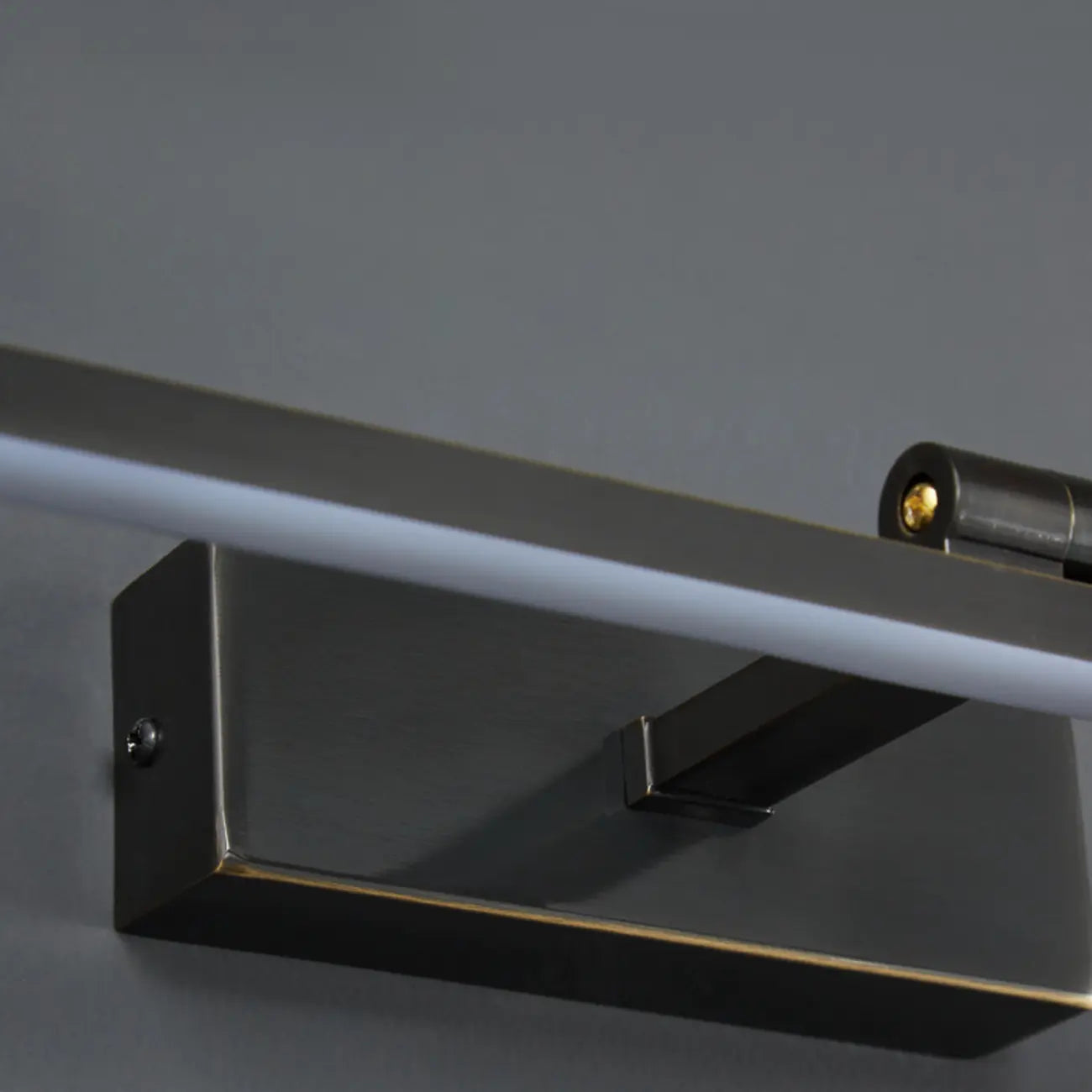 Minimalist Linear Metal Vanity Light 3-Gear Dimming for Bathroom