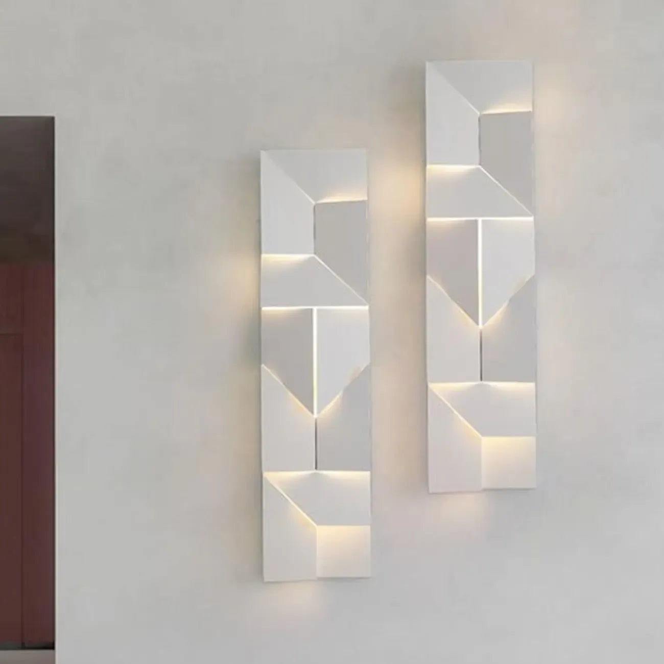 Art Decor White Geometric Metal LED Wall Sconce with Remote