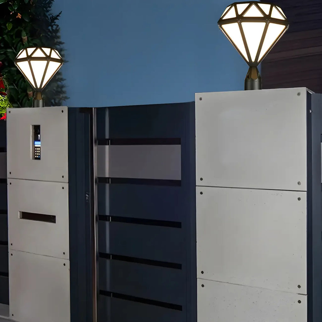 Black Metal Diamond-Design Post Cap Light